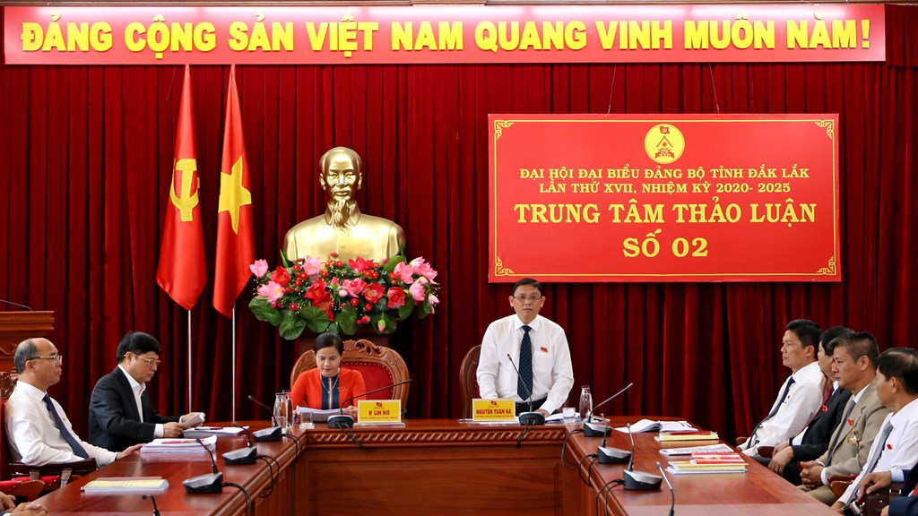 Thảo luận các Văn kiện trình Đại hội đại biểu toàn quốc lần thứ XIII của Đảng và Đại hội Đảng bộ tỉnh lần thứ XVII, nhiệm kỳ 2020 - 2025